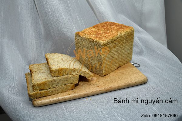 Bánh mì nguyên cám phủ mè